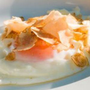 Uovo al tegamino con tartufo bianco d'Alba
