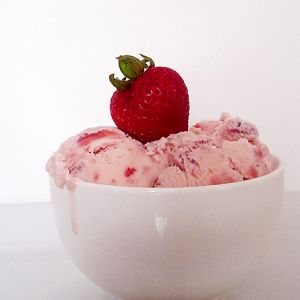 Coppa di fragole con gelato